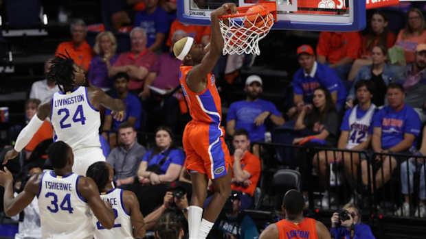Kowacie Reeves dunking